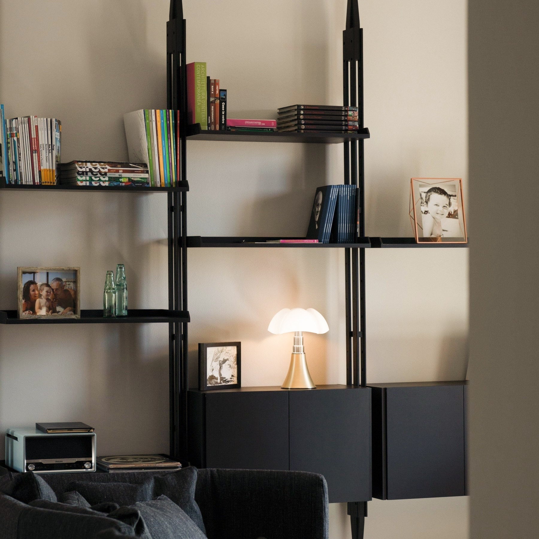 Moderne Design Tafellamp met In Hoogte Verstelbare Kap – Zwart Wit Geel Goud Chroom | Sansoti