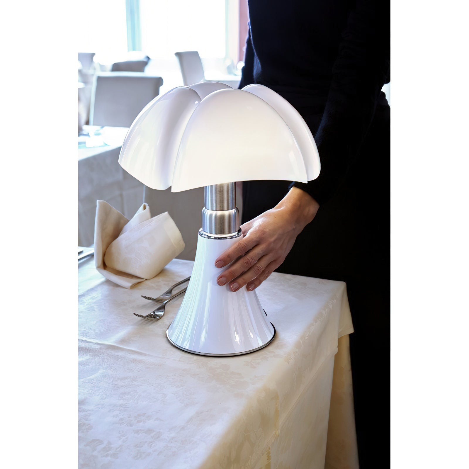 Moderne Design Tafellamp met In Hoogte Verstelbare Kap – Zwart Wit Geel Goud Chroom | Sansoti