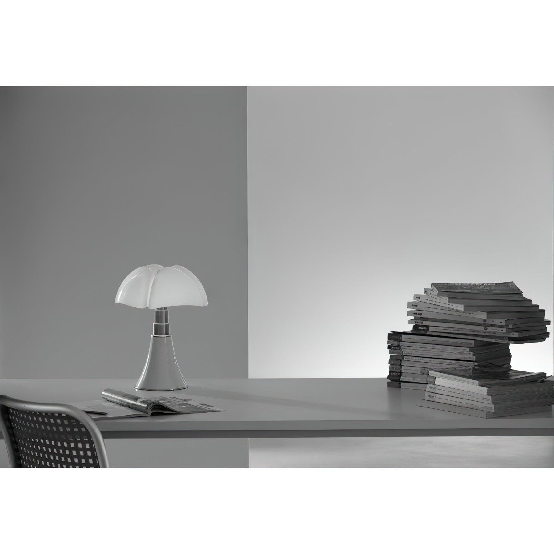 Moderne Design Tafellamp met In Hoogte Verstelbare Kap – Zwart Wit Geel Goud Chroom | Sansoti