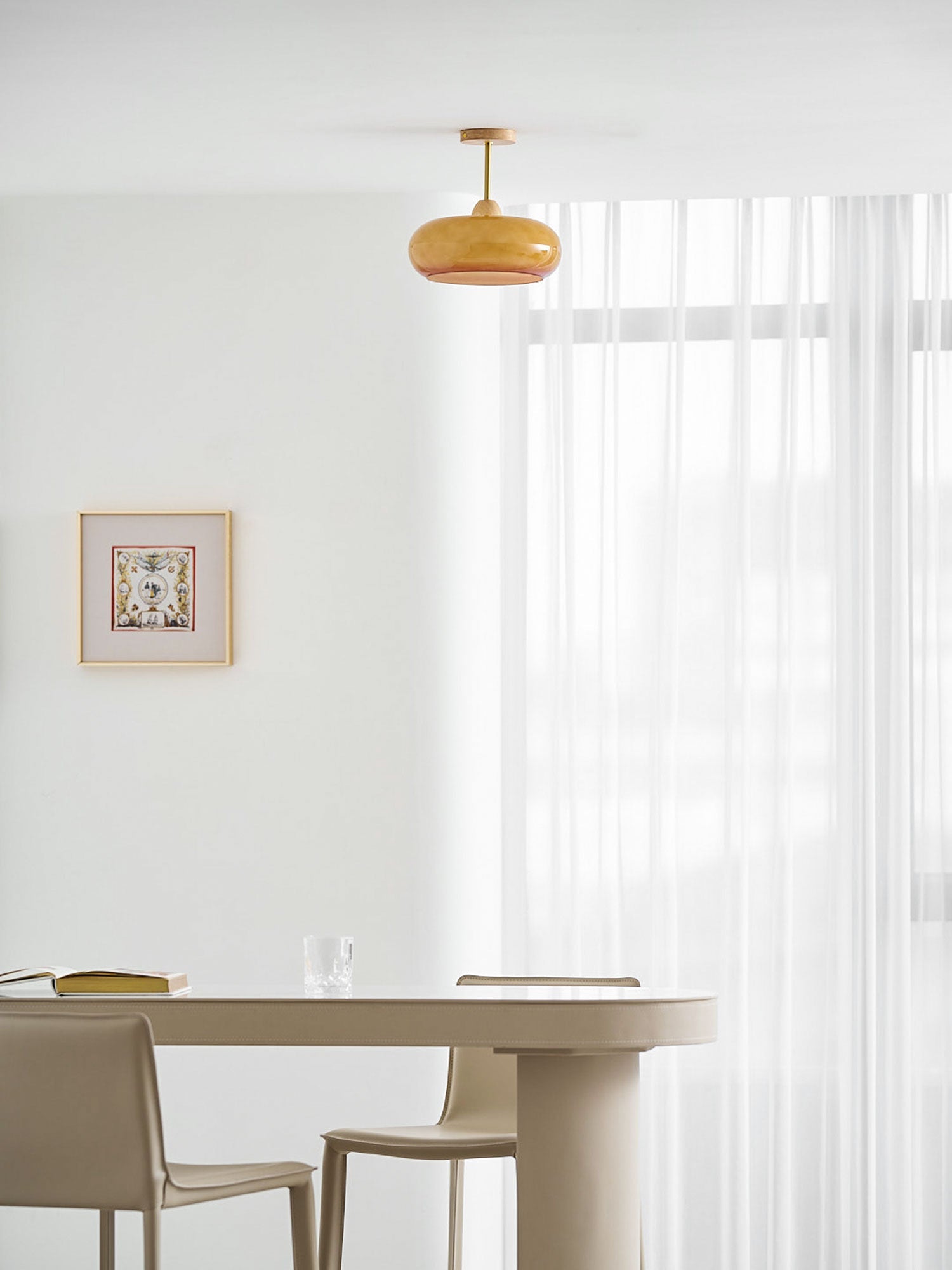 Vintage Bauhaus Plafondlamp met Glazen Schijf – Natuurlijk Houten Frame in Oranje of Wit – Ø28cm Verlichting voor Mid-Century Modern Interieur | Sansoti