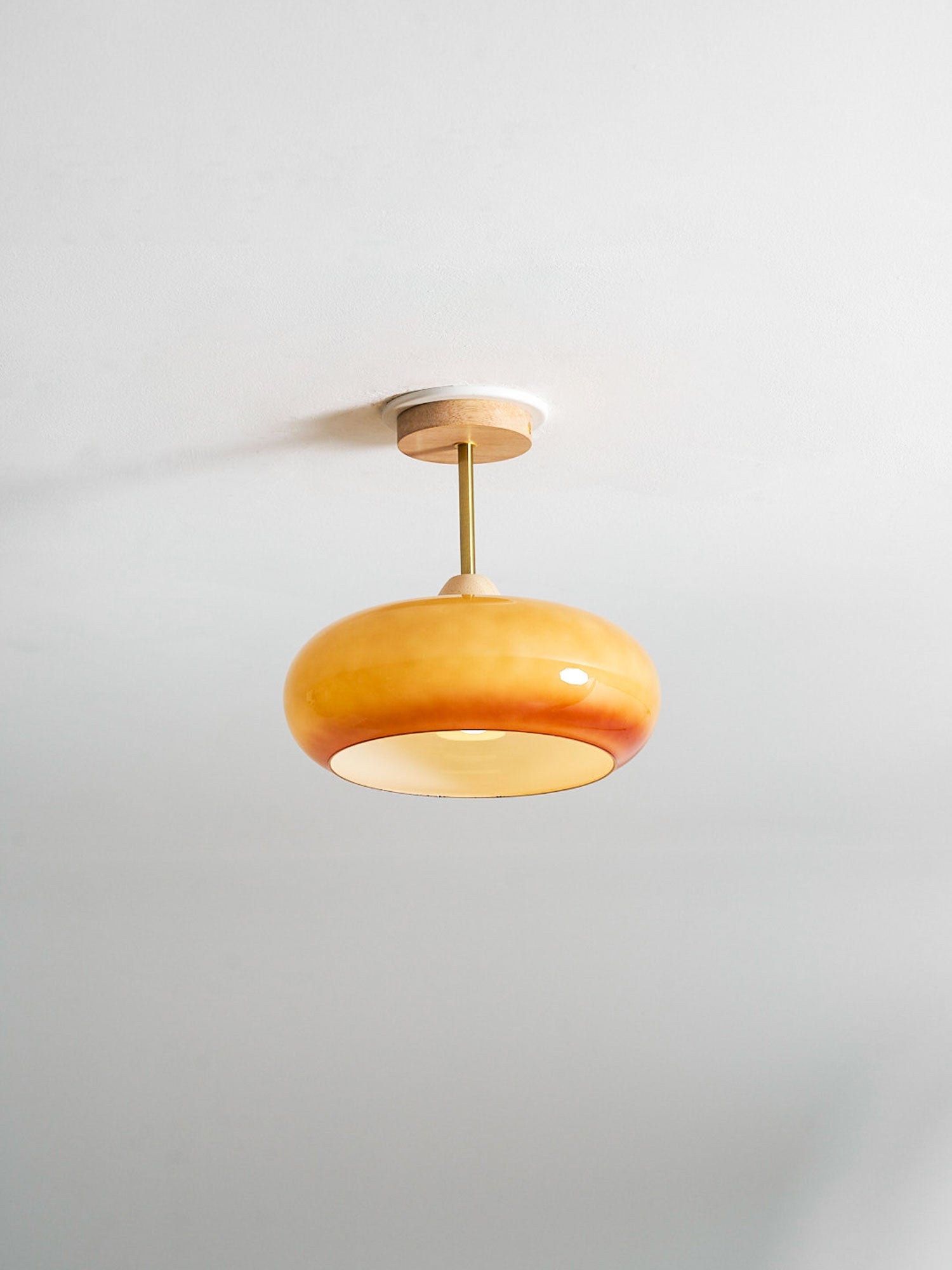 Vintage Bauhaus Plafondlamp met Glazen Schijf – Natuurlijk Houten Frame in Oranje of Wit – Ø28cm Verlichting voor Mid-Century Modern Interieur | Sansoti