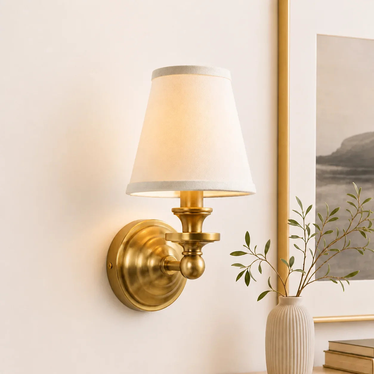 Vintage Wandlamp met Linnen Kap en Messing Armatuur – Retro Design voor Slaapkamer en Woonkamer | Sansoti