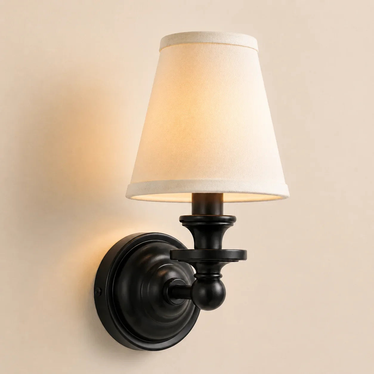 Vintage Wandlamp met Linnen Kap en Messing Armatuur – Retro Design voor Slaapkamer en Woonkamer | Sansoti