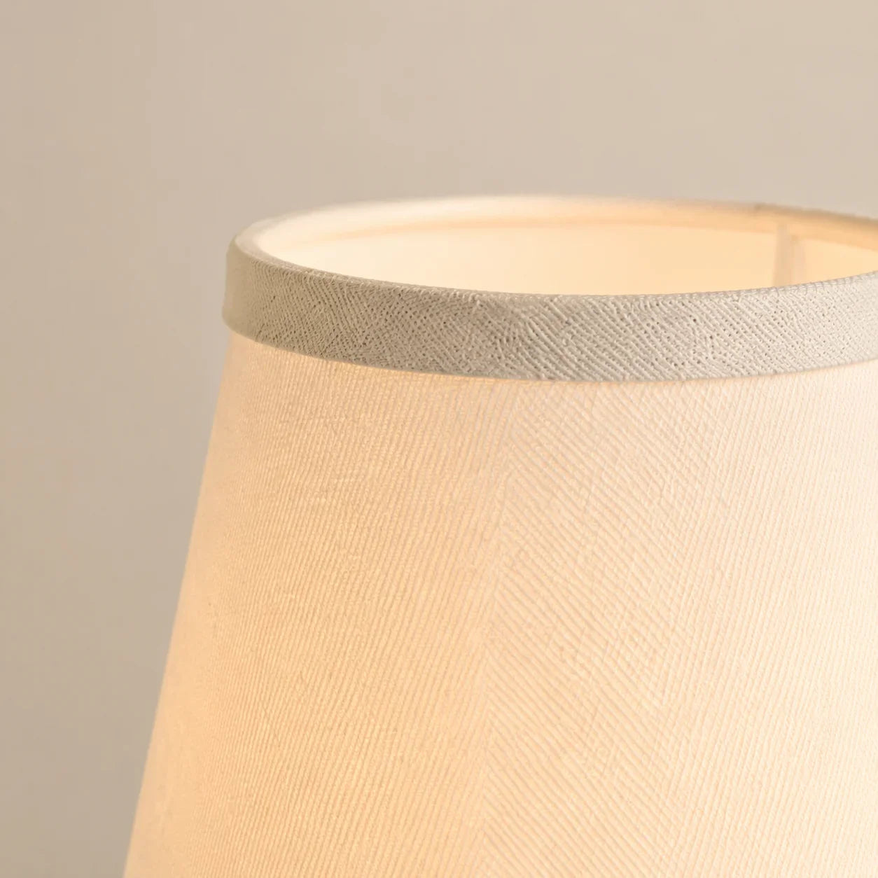 Vintage Wandlamp met Linnen Kap en Messing Armatuur – Retro Design voor Slaapkamer en Woonkamer | Sansoti