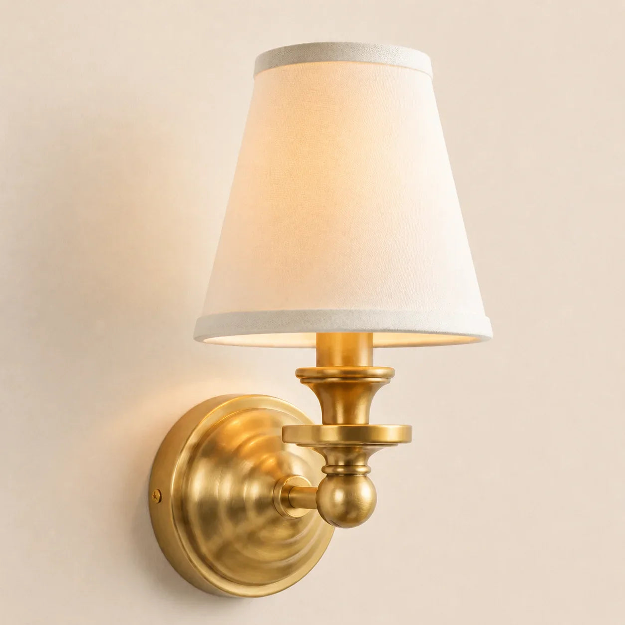 Vintage Wandlamp met Linnen Kap en Messing Armatuur – Retro Design voor Slaapkamer en Woonkamer | Sansoti