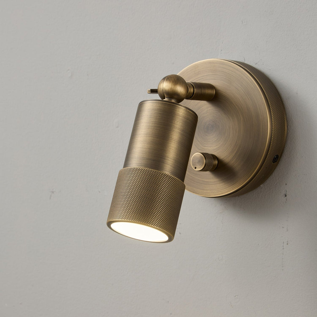 Antique Brass Wall Lamp Integrated LED Lighting Hardwired Warm Light 4500K for Living Room Hallway Bedroom | Sansoti