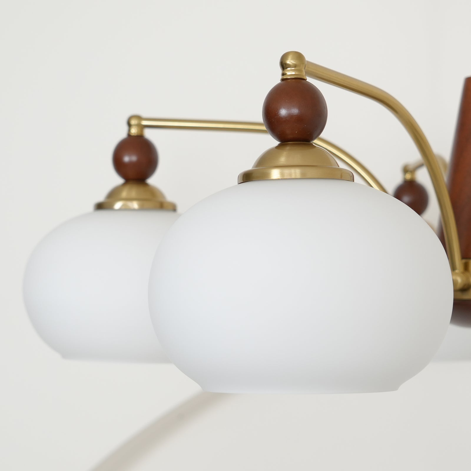 Retro Calliope Kroonluchter – Metalen Hanglamp met Glazen Kappen – 3, 5 of 8 Lichtpunten – Klassiek Vintage Design voor Eetkamer en Woonkamer | Sansoti