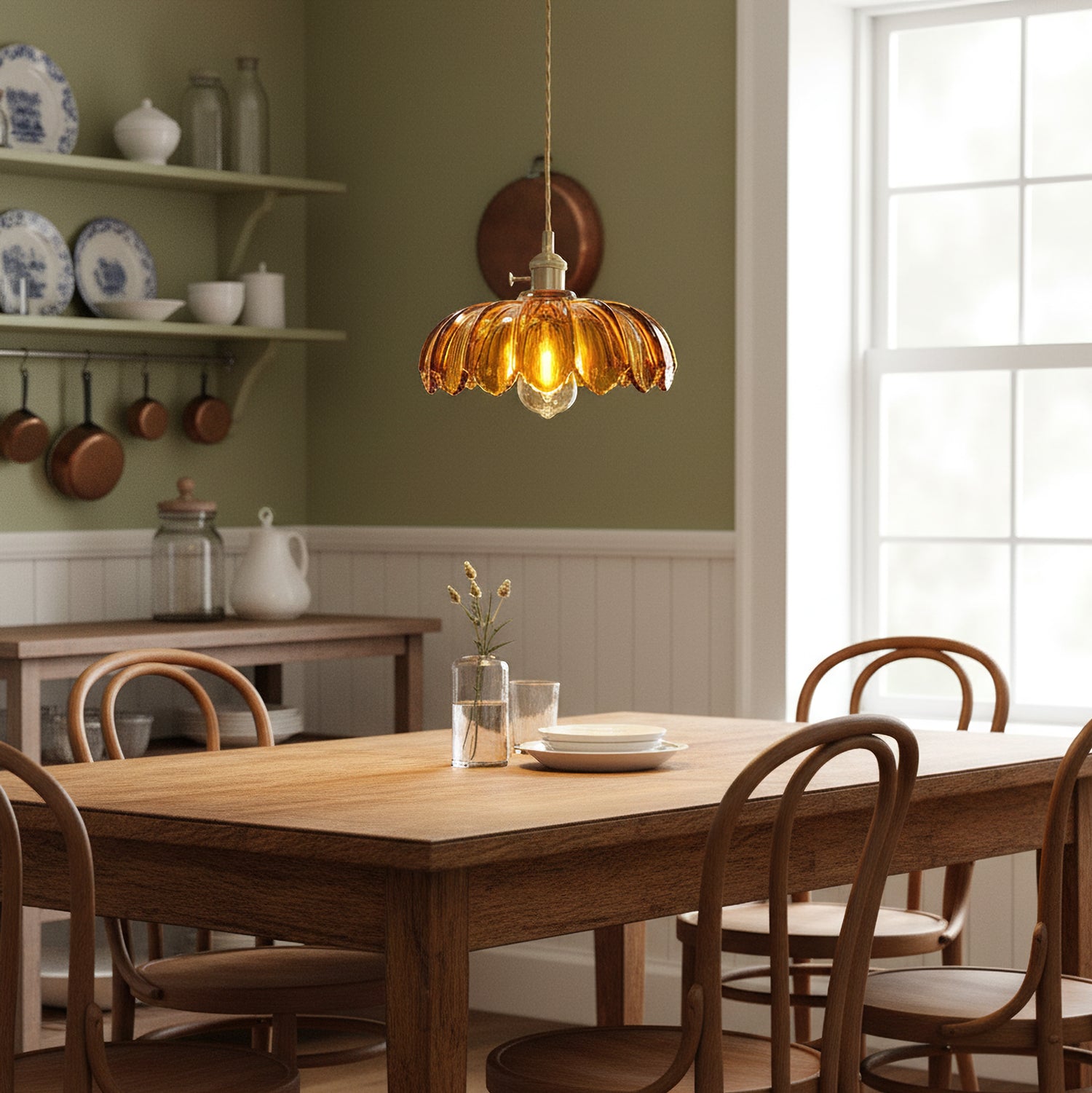 Retro Hanglamp met Bloembladkap en Messing Armatuur – Vintage Elegantie in Zes Glaskleuren – Enkele of Drievoudige Lichtpunten | Sansoti