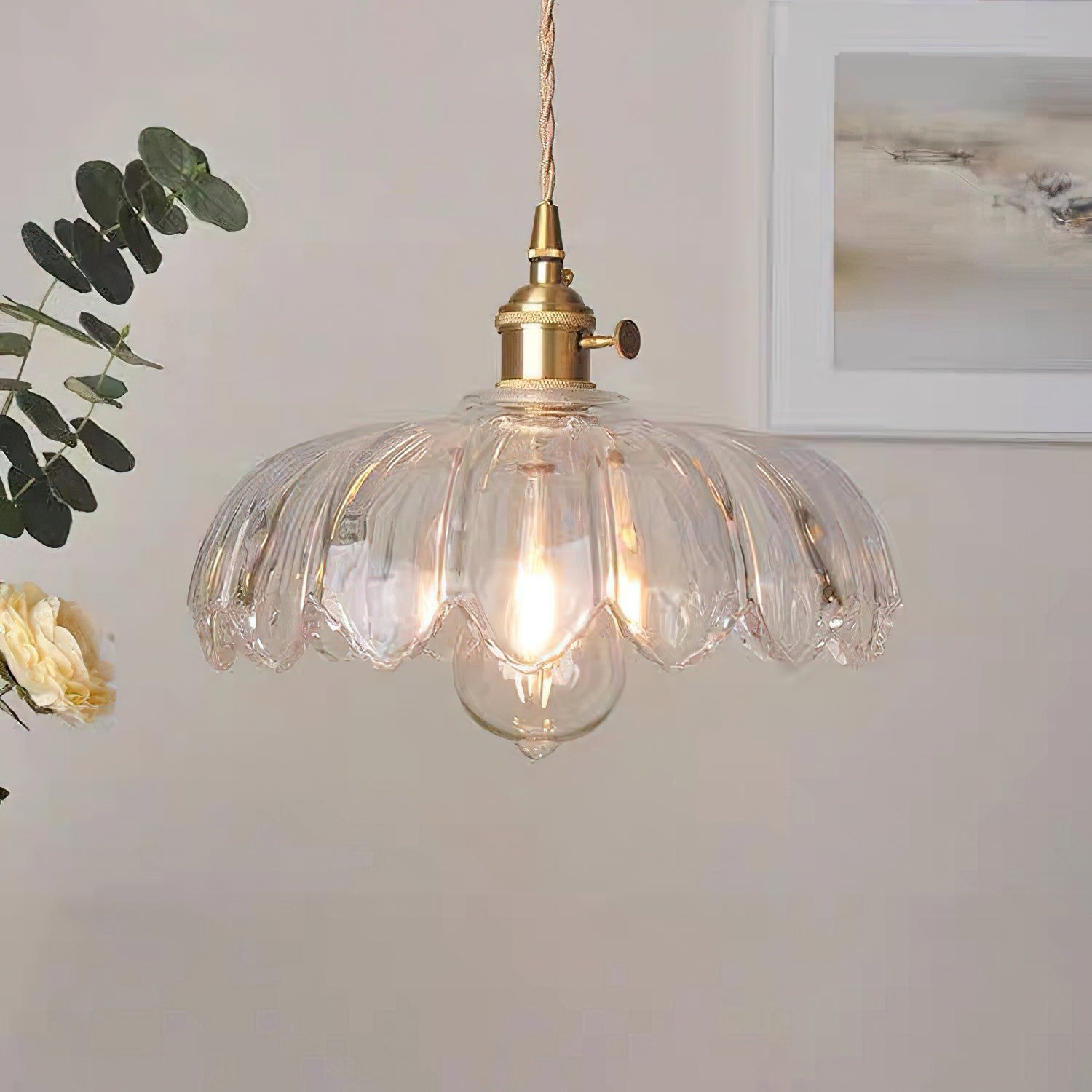 Retro Hanglamp met Bloembladkap en Messing Armatuur – Vintage Elegantie in Zes Glaskleuren – Enkele of Drievoudige Lichtpunten | Sansoti