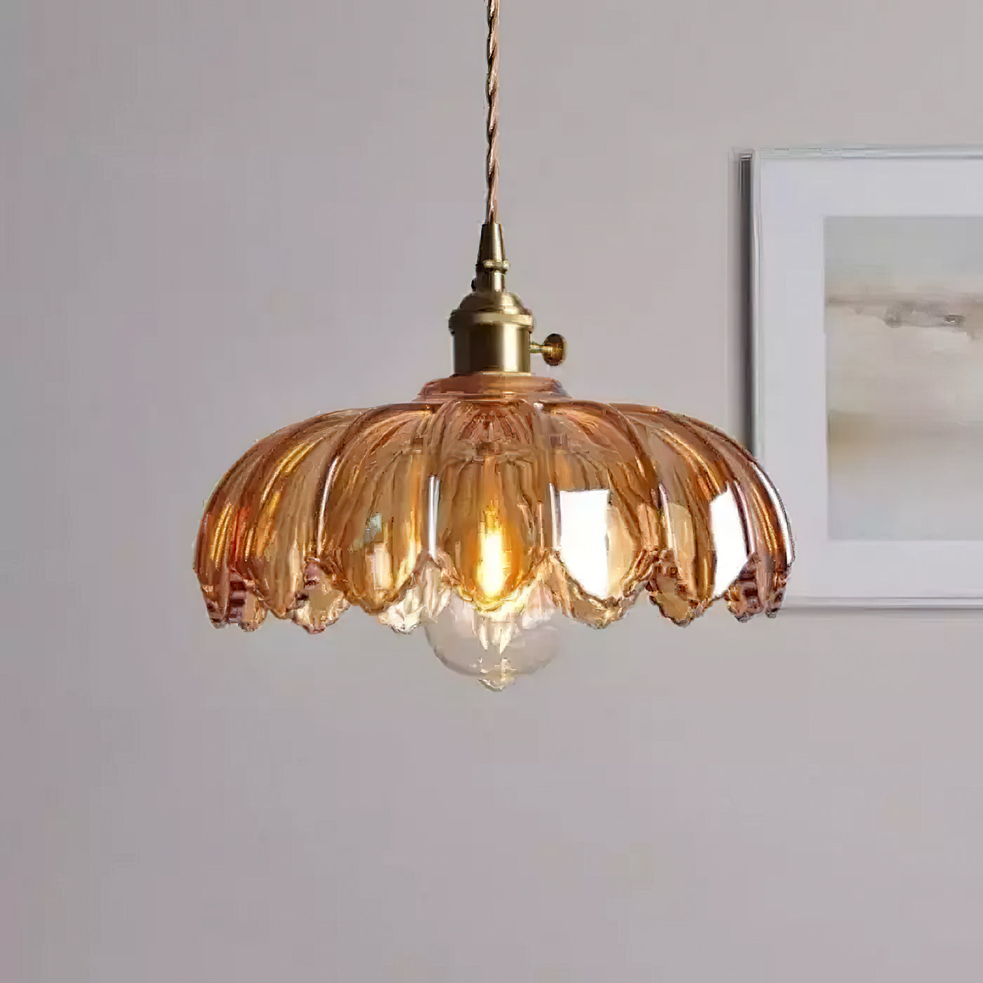 Retro Hanglamp met Bloembladkap en Messing Armatuur – Vintage Elegantie in Zes Glaskleuren – Enkele of Drievoudige Lichtpunten | Sansoti