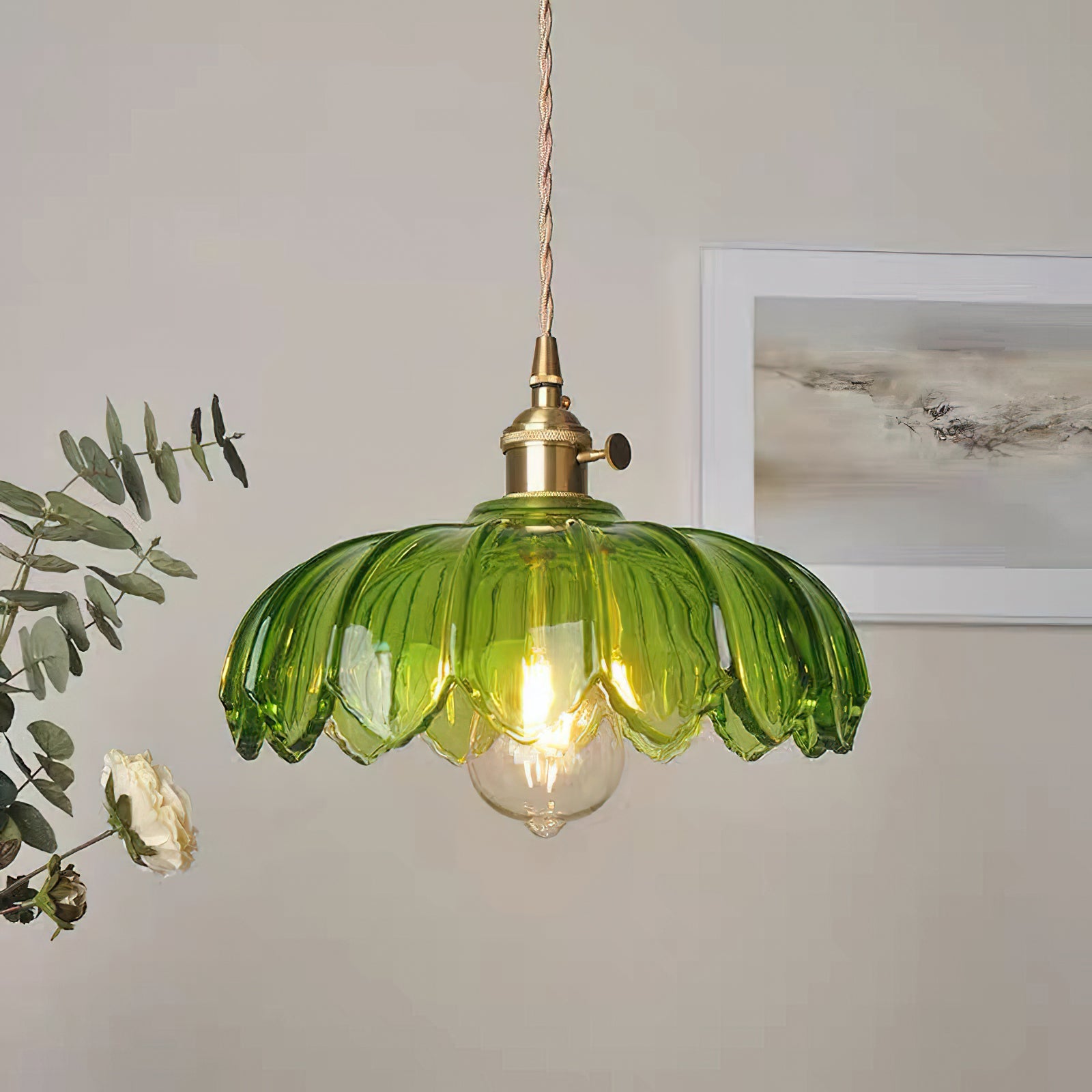 Retro Hanglamp met Bloembladkap en Messing Armatuur – Vintage Elegantie in Zes Glaskleuren – Enkele of Drievoudige Lichtpunten | Sansoti