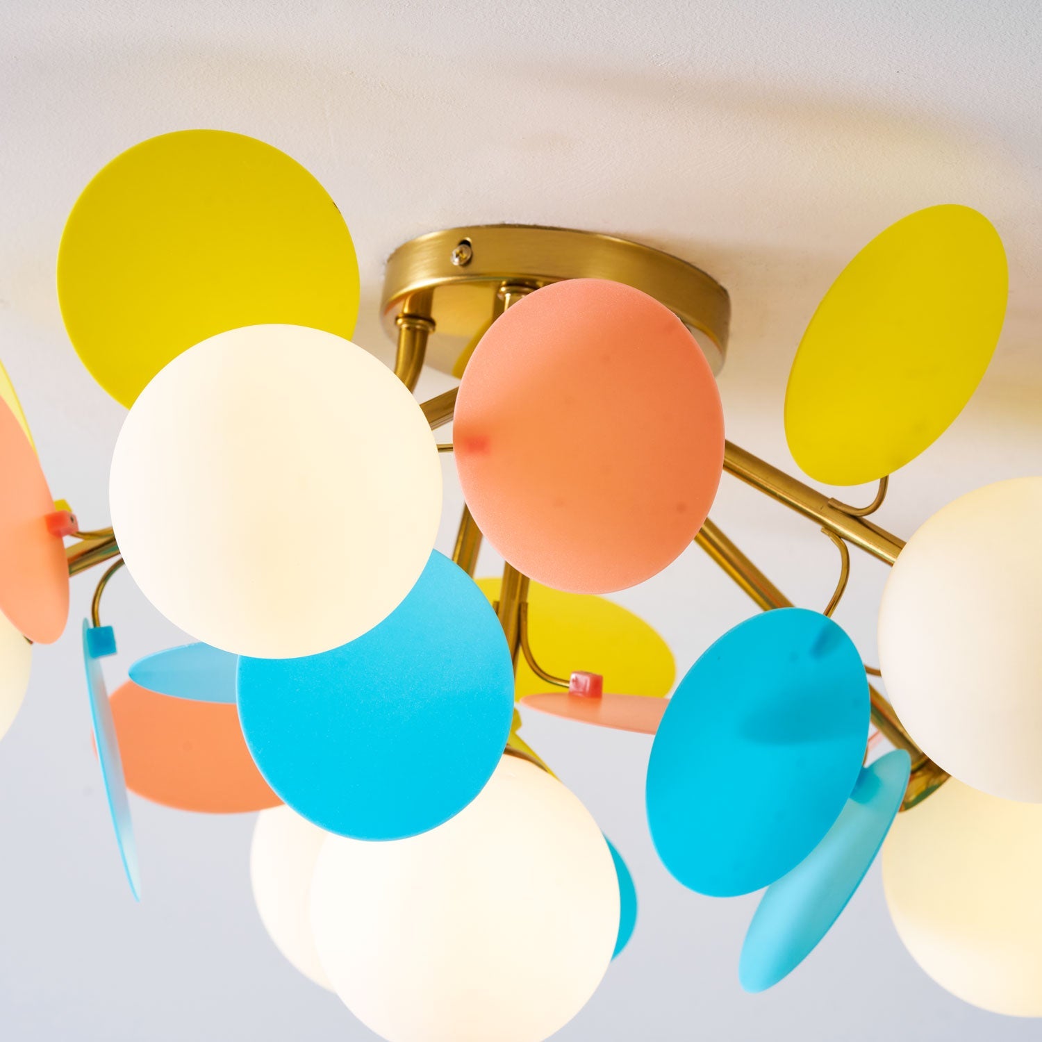 Ronde Plafondlamp met Acryl Bladeren – Macaron Pastelkleuren – 1, 4, 6 of 8 Lichtpunten – G9 Fitting – Scandinavisch Design voor Kinderkamer, Woonkamer en Kantoor | Sansoti