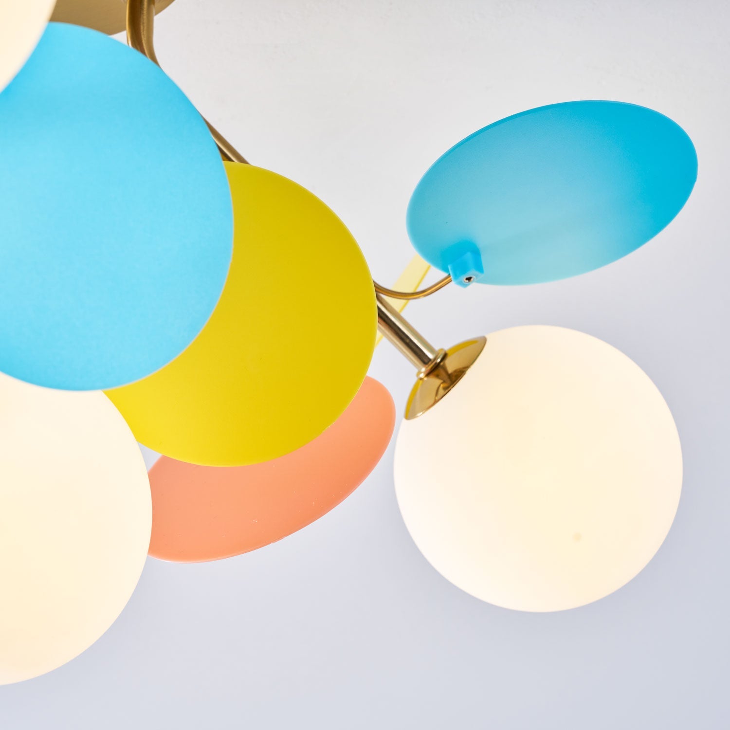 Ronde Plafondlamp met Acryl Bladeren – Macaron Pastelkleuren – 1, 4, 6 of 8 Lichtpunten – G9 Fitting – Scandinavisch Design voor Kinderkamer, Woonkamer en Kantoor | Sansoti