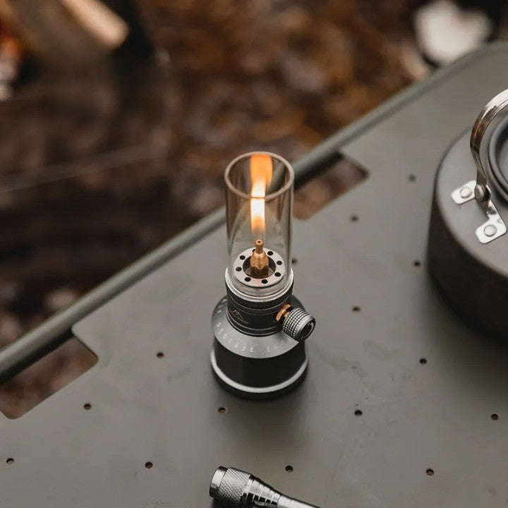 Vintage Campinglamp op Butaan met Verstelbare Vlam – Compact Buitenlicht voor Wandelaars en Avonturiers | Sansoti