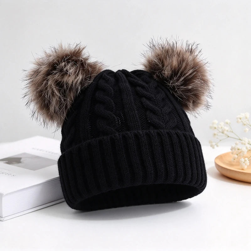 Gebreide Wintermuts met Dubbele Pompons voor Dames Warm Outdoor Accessoire Rekbaar Effen Kleur Casual | Sansoti