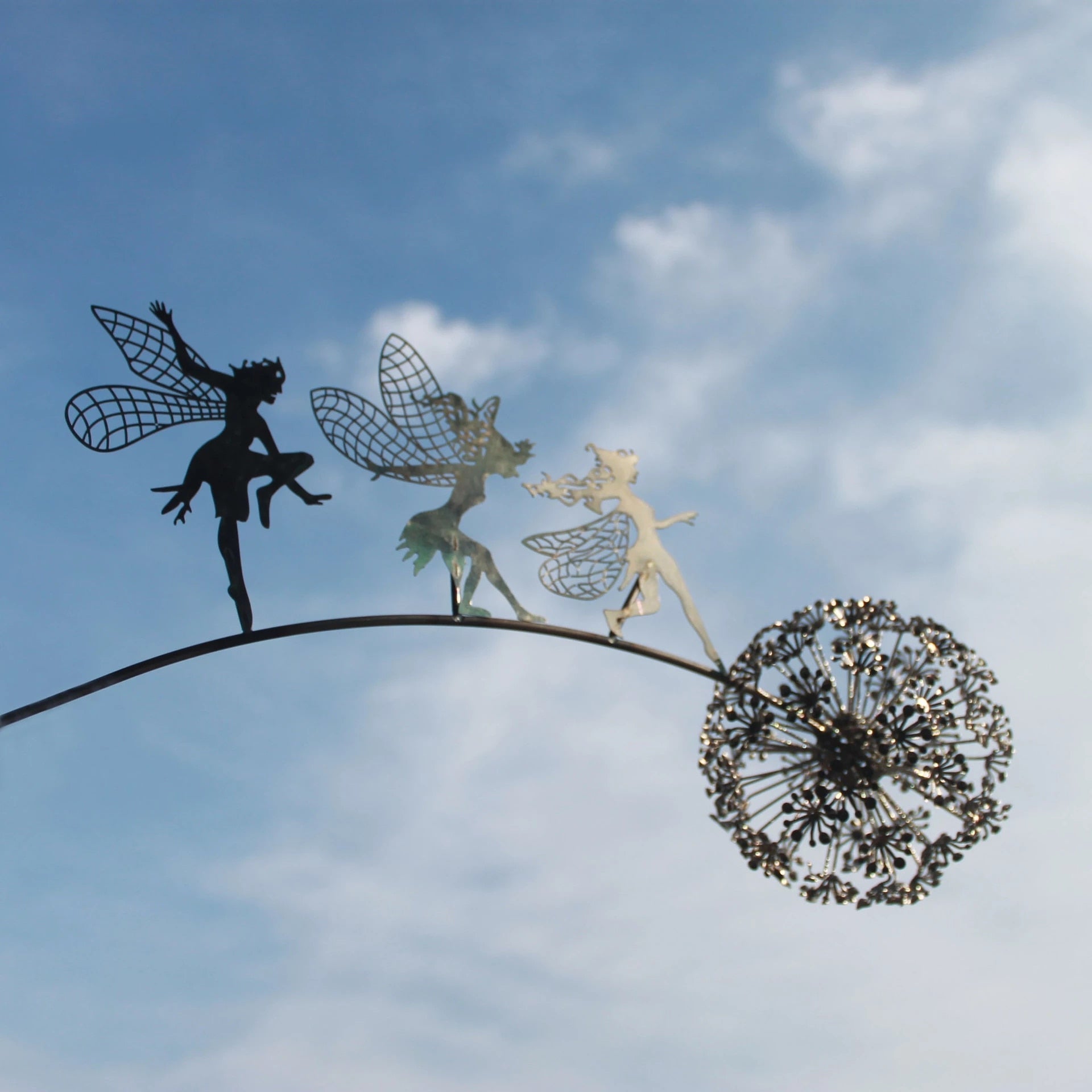 Metalen Tuinornament Fee met Paardenbloem 75cm Zwart Silhouet Gazon Decoratie Tuinsteker Miniatuur Tuin | Sansoti