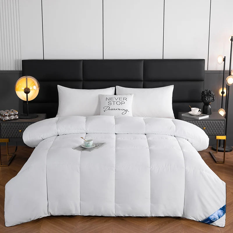 Restfield 4-Jahreszeiten Hotelbettdecke 150x200cm 2kg – Leicht, Flauschig & Atmungsaktiv | Extra Warmes Winterkomfort