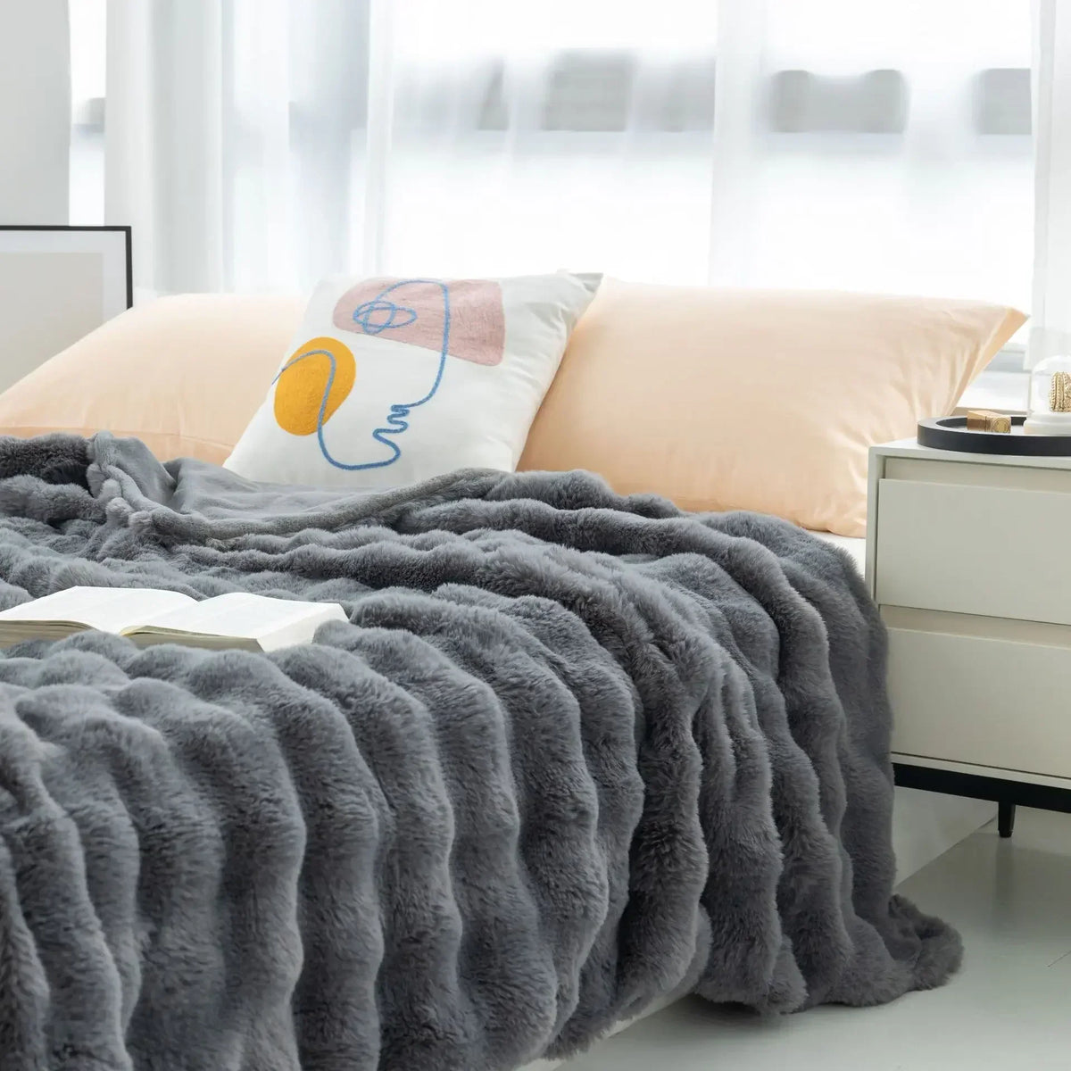 Double-Sided Faux Fur Throw 100% Polyester Winter Blanket Warm Soft Bed Sofa Decorative 4 Colors | Sansoti