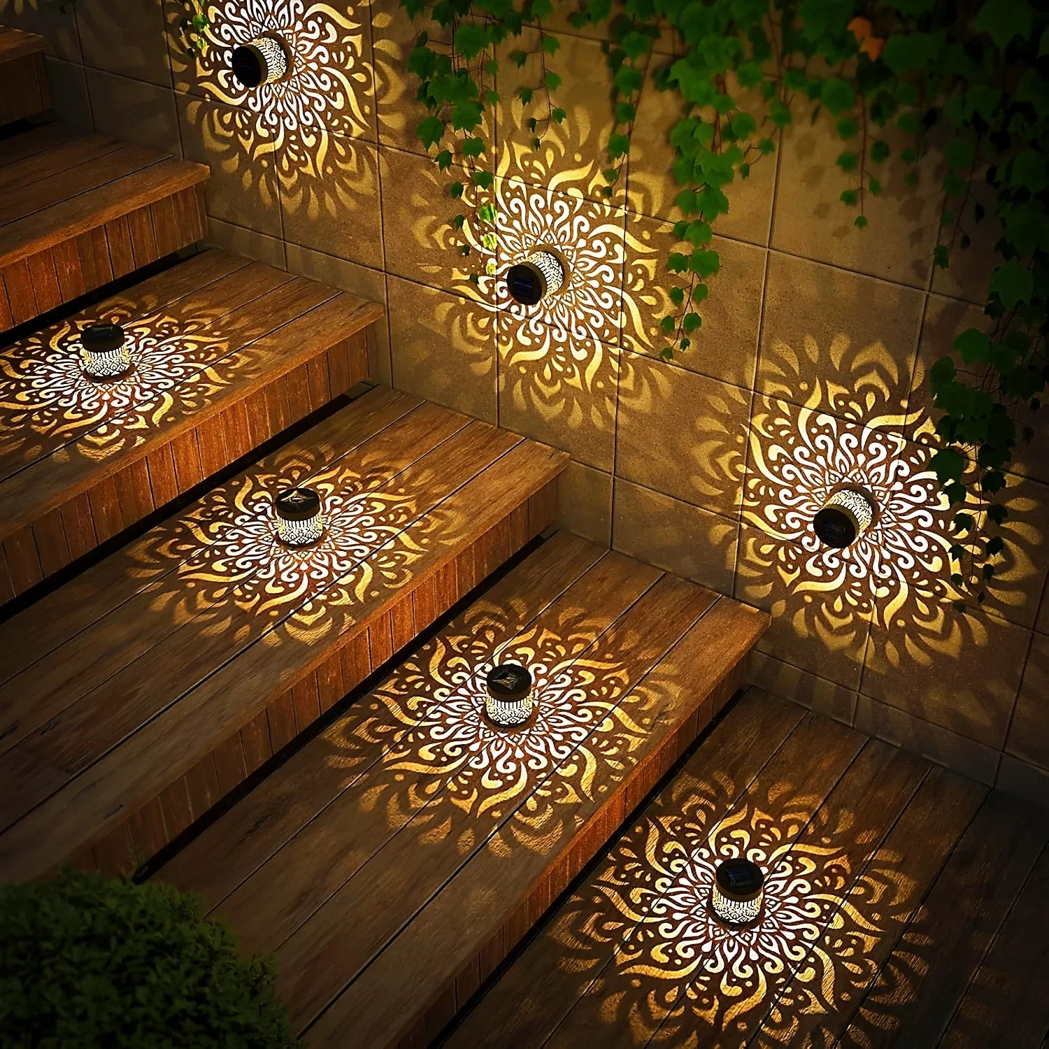 Sfeerlantaarn op Zonne-energie met Schaduwprojectie - IJzeren Tuinlamp IP65 - Warm Wit Licht voor Buiten - Automatische Schemersensor - Wandmontage of Vrijstaand | Sansoti