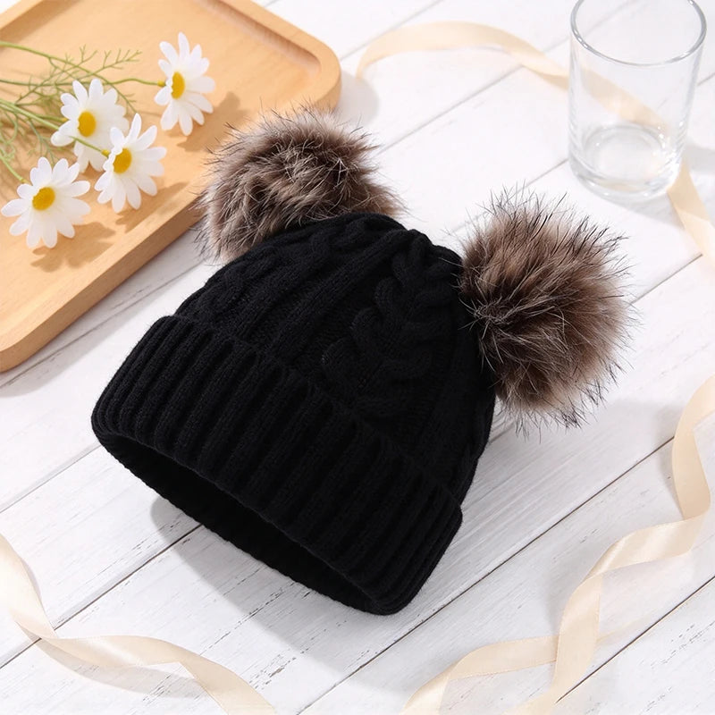 Gebreide Wintermuts met Dubbele Pompons voor Dames Warm Outdoor Accessoire Rekbaar Effen Kleur Casual | Sansoti