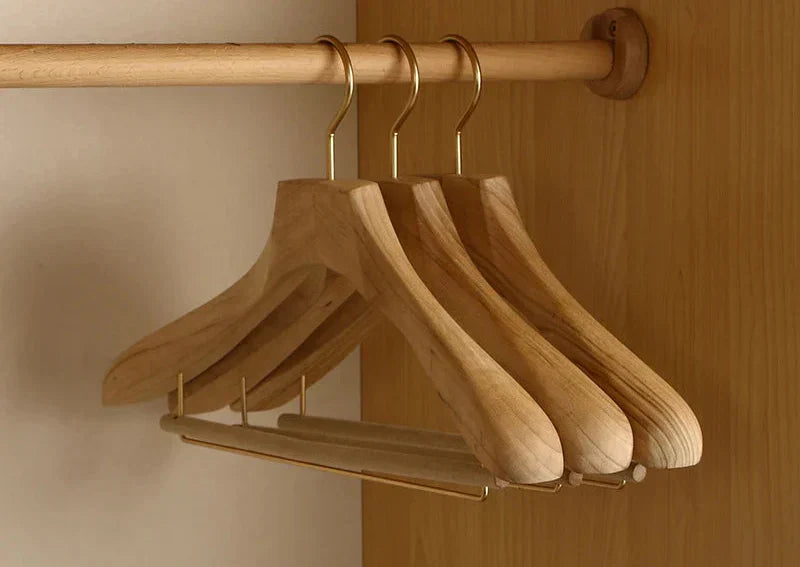 Houten Kledinghangers Brede Schouder Campherhout Set Van 2 | Sansoti
