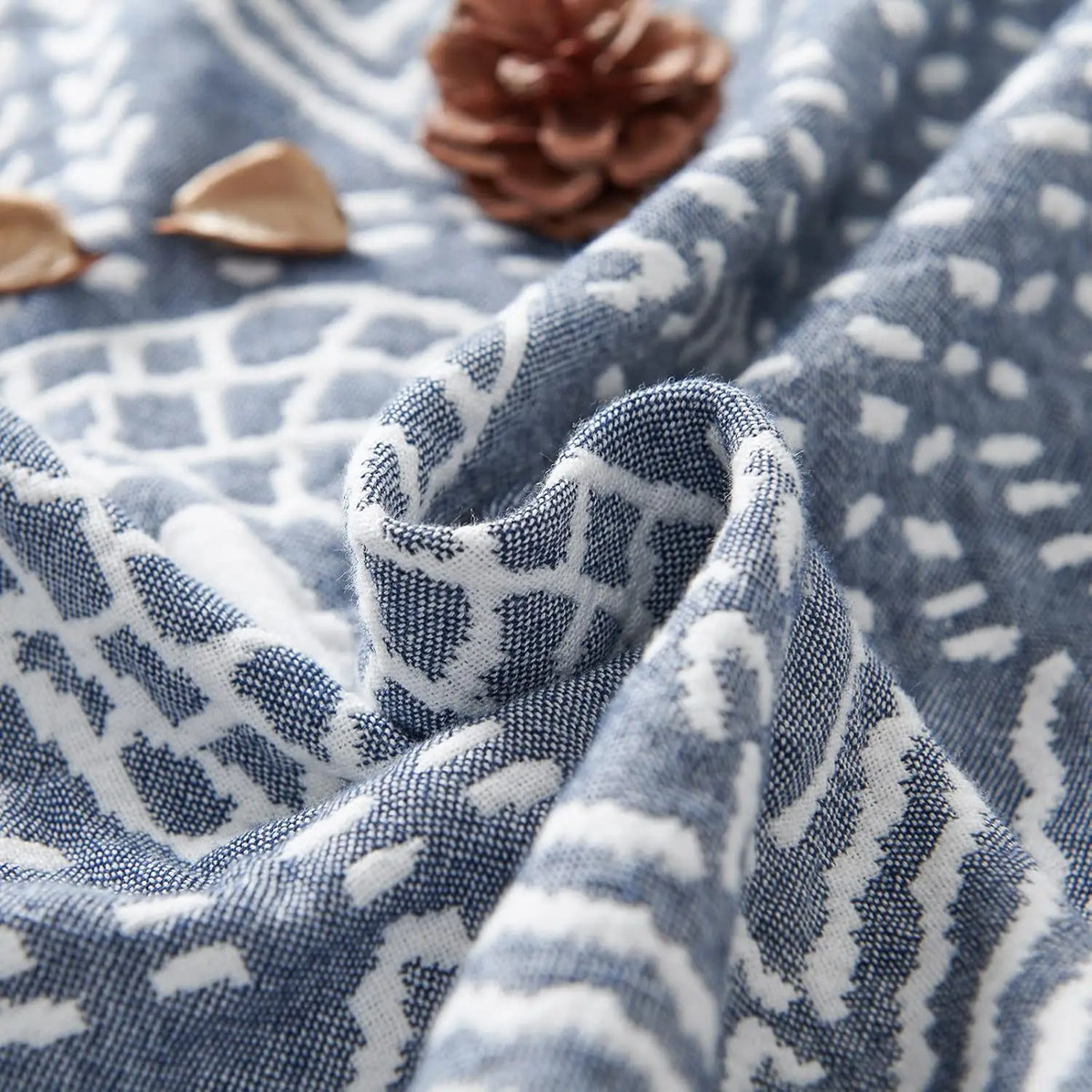 Muslin Throw, Three-Layer Cotton Blanket, Reversible Geometric Pattern, Living Room, Bedroom, Sofa, Bed | Sansoti
