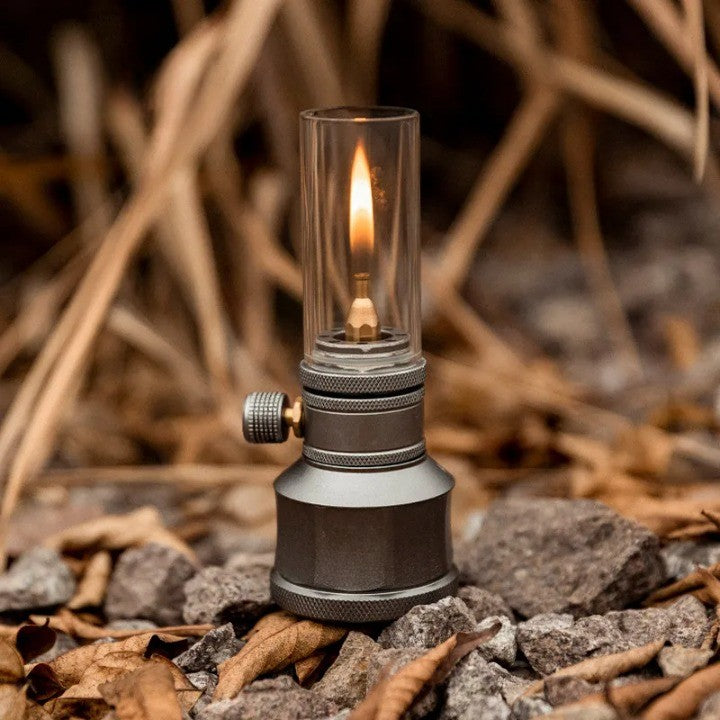 Vintage Campinglamp op Butaan met Verstelbare Vlam – Compact Buitenlicht voor Wandelaars en Avonturiers | Sansoti