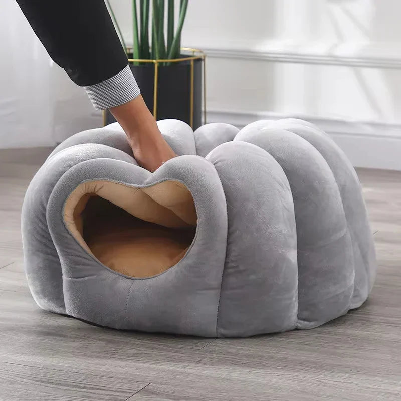 Gesloten Huisdierbed – Warm Pluche Design voor Katten en Kleine Honden | Sansoti