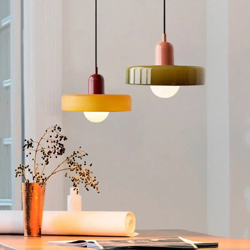 Glas-Hängeleuchte mit farbiger Kugel für Esszimmer und Schlafzimmer, moderne Designbeleuchtung, stimmungsvolle Deckenleuchte für den Innenbereich | Sansoti