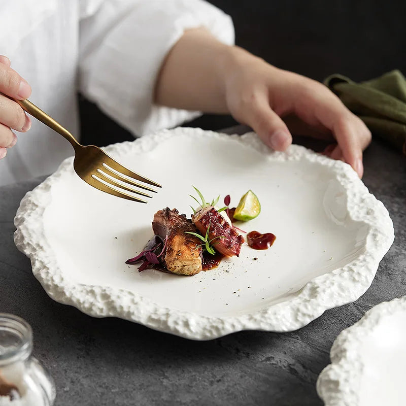 Keramisch Bord met Rotsstructuur Randafwerking – Voor Tafeldecoratie en Dagelijks Gebruik | Sansoti
