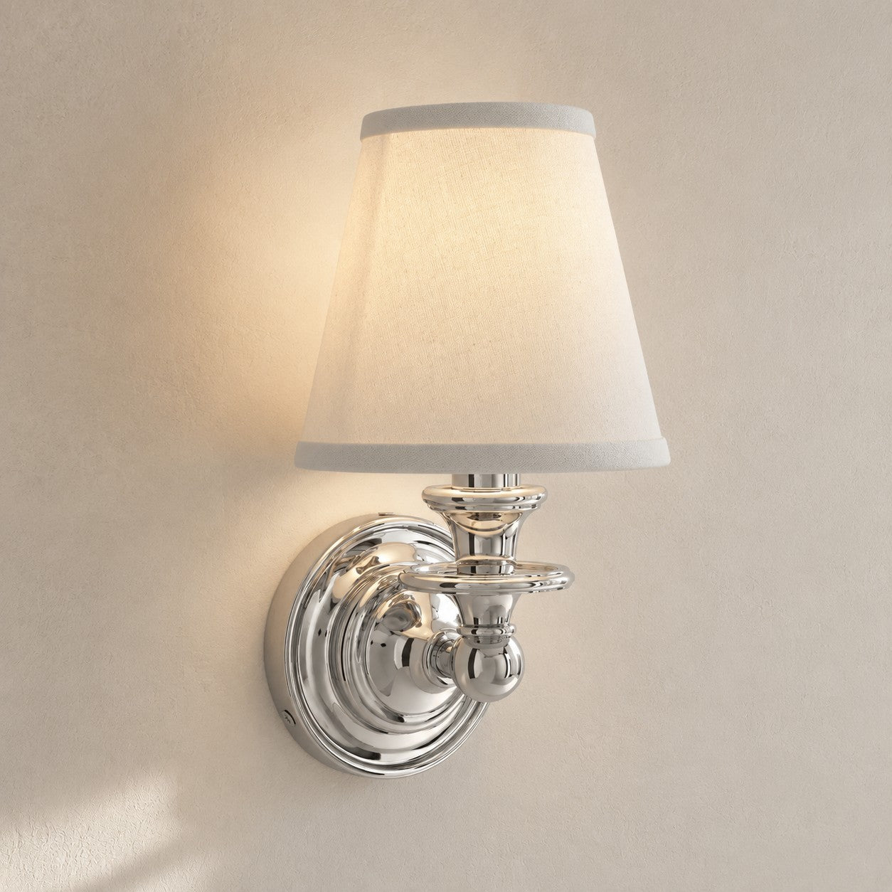 Wandlamp met stoffen kap en zwanenhalsarm – smeedijzeren armatuur met verstelbare leeslamp | Sansoti