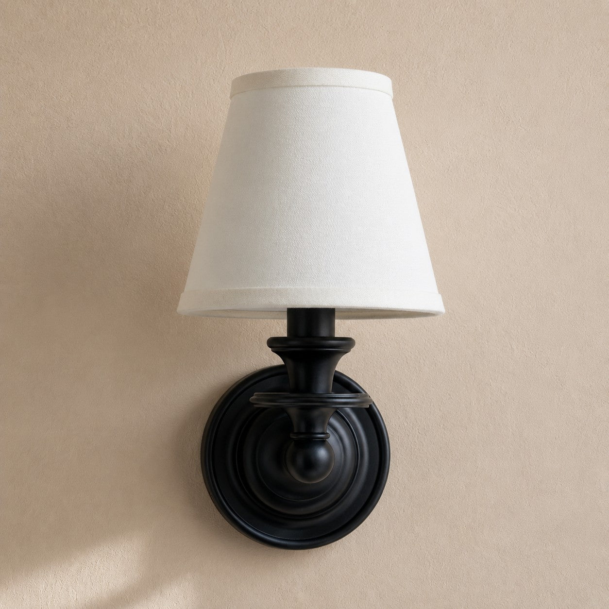 Wandlamp met stoffen kap en zwanenhalsarm – smeedijzeren armatuur met verstelbare leeslamp | Sansoti
