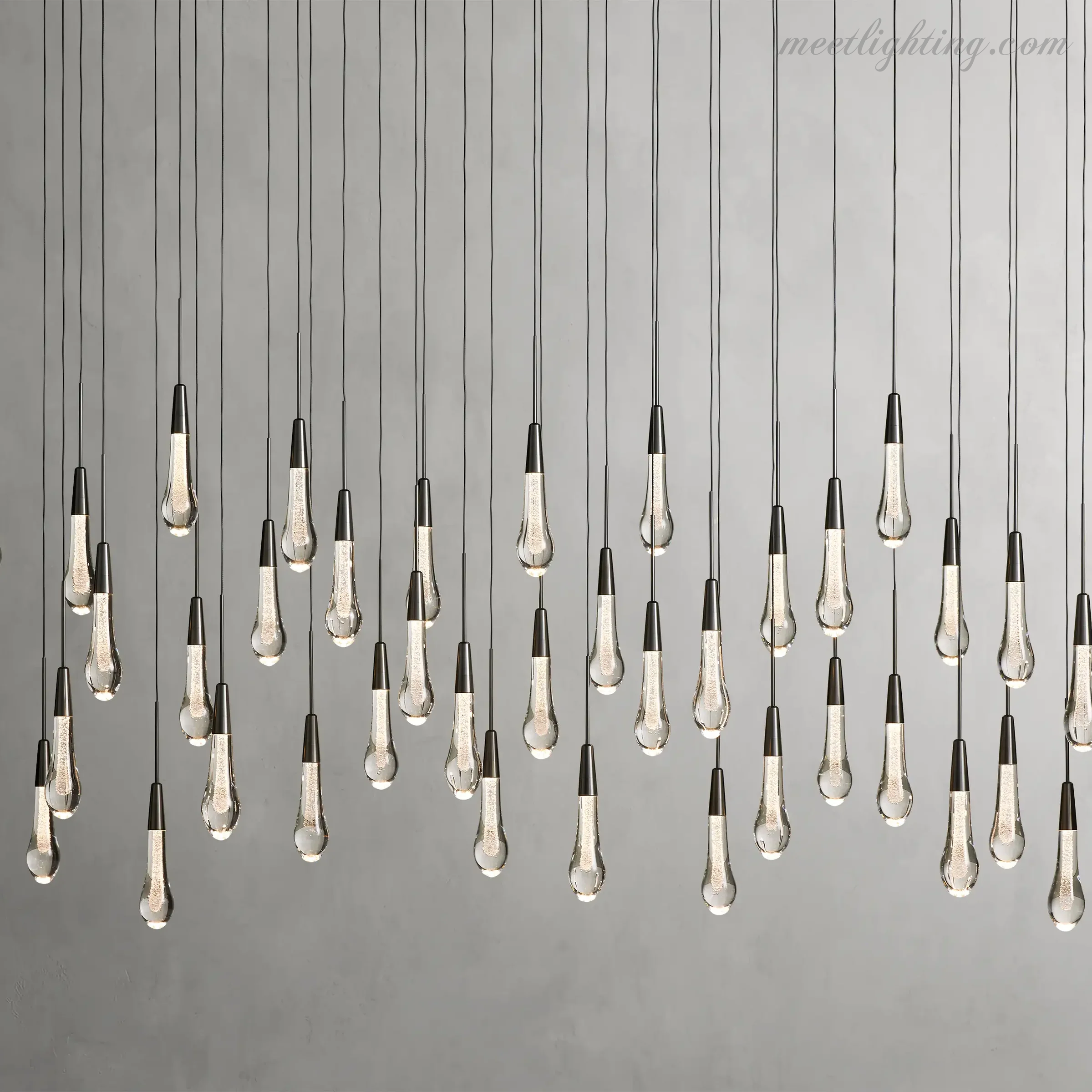 Lustre linéaire avec lampes LED réglables adapté à la salle à manger et à la cuisine en verre fabriqué à la main au design moderne | Sansoti