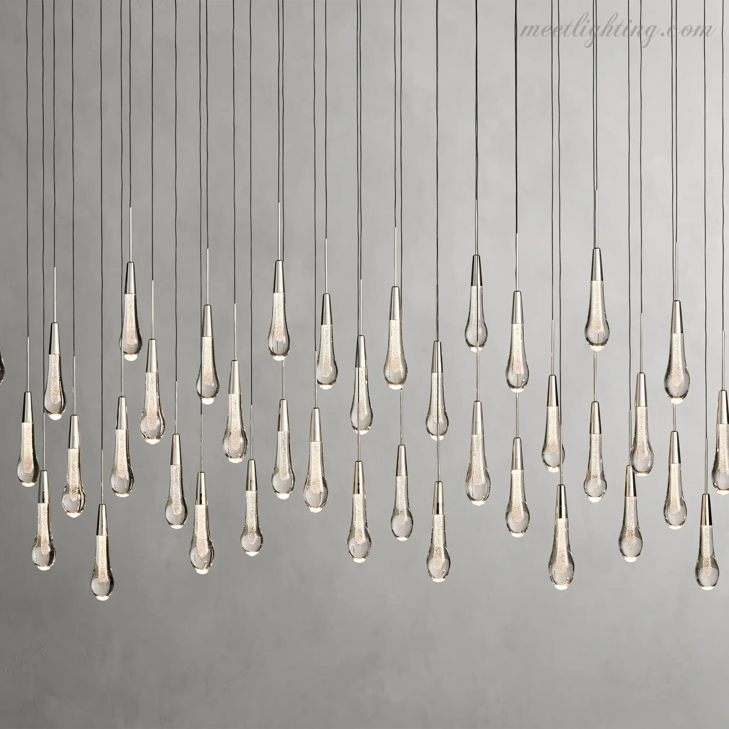 Lustre linéaire avec lampes LED réglables adapté à la salle à manger et à la cuisine en verre fabriqué à la main au design moderne | Sansoti