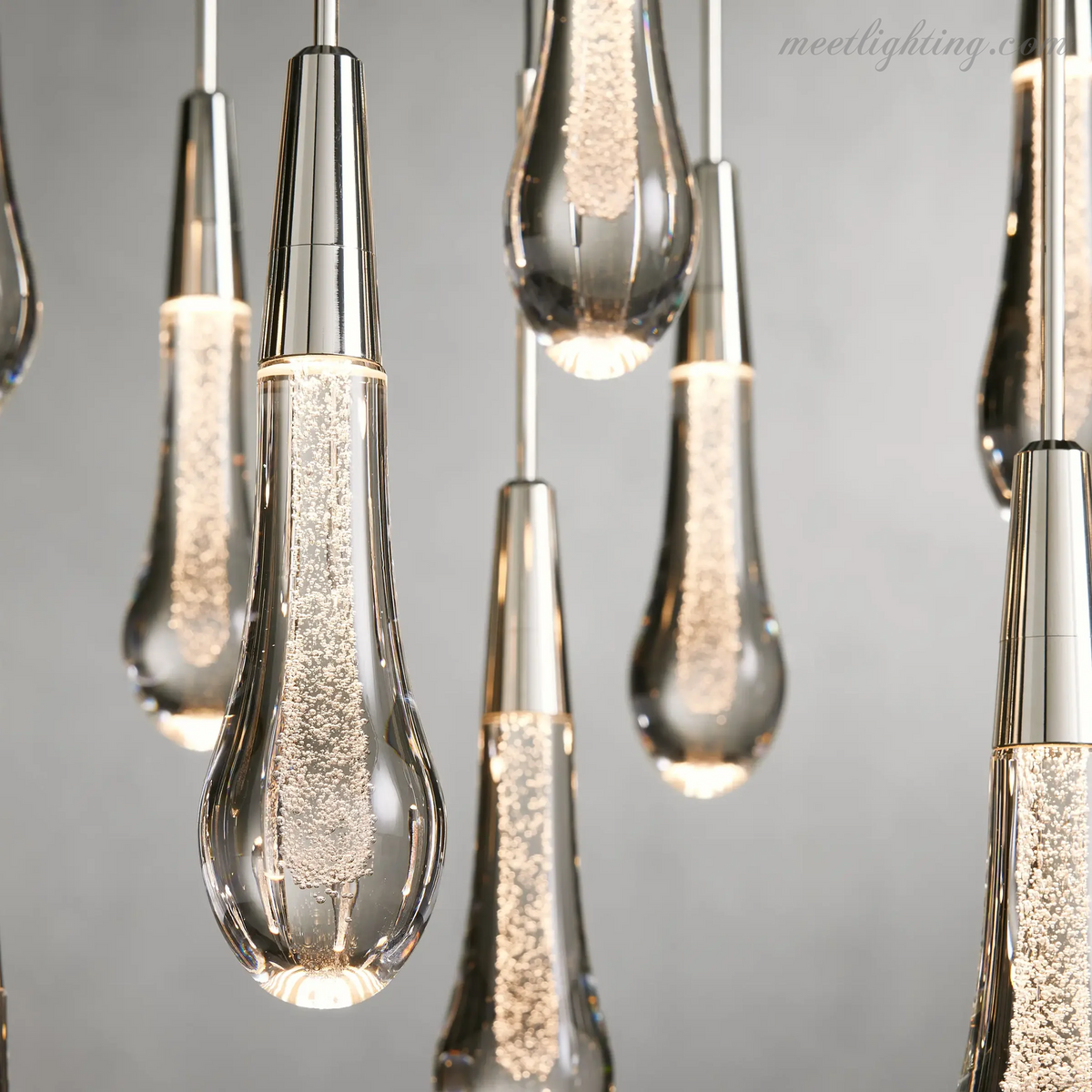 Lustre linéaire avec lampes LED réglables adapté à la salle à manger et à la cuisine en verre fabriqué à la main au design moderne | Sansoti
