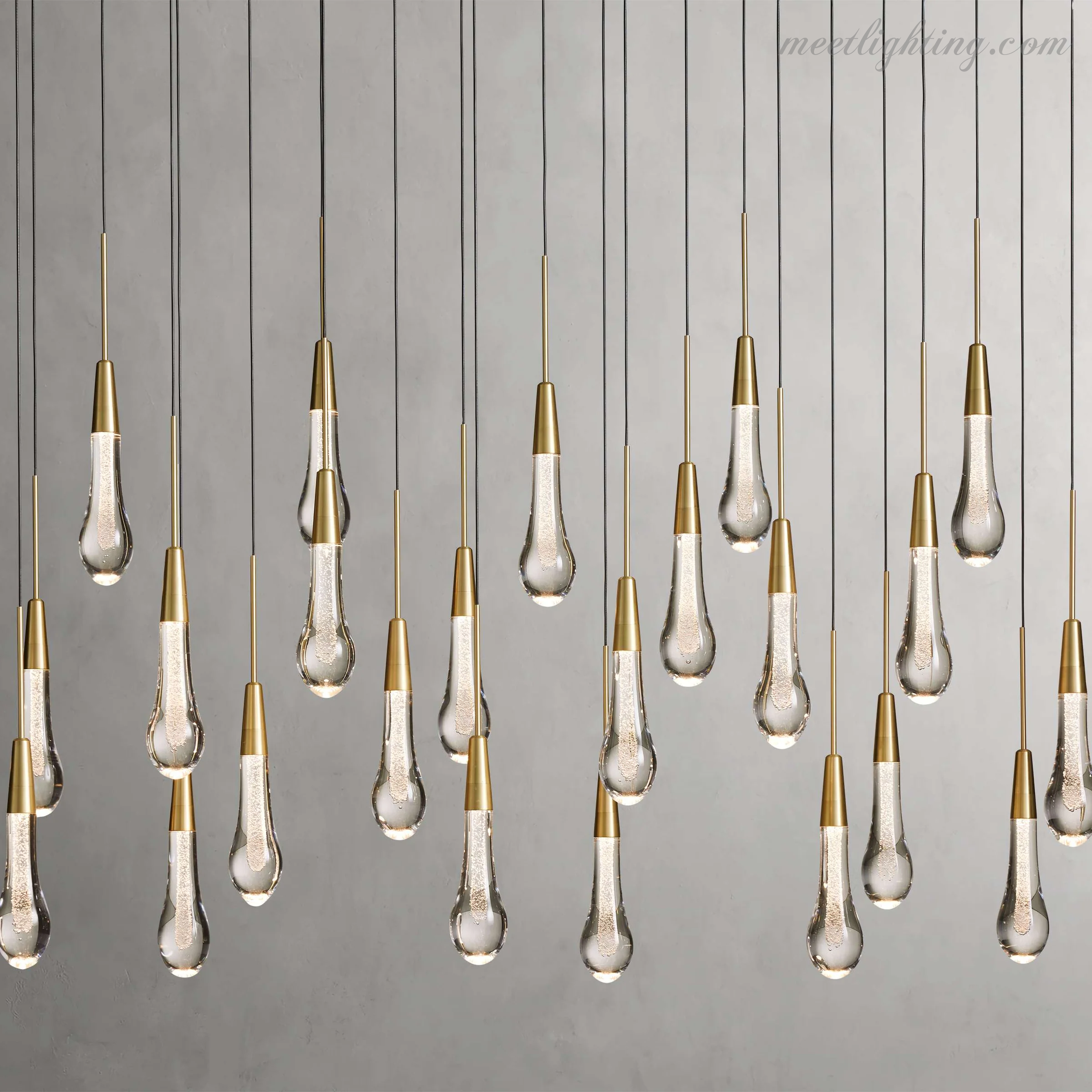 Lustre linéaire avec lampes LED réglables adapté à la salle à manger et à la cuisine en verre fabriqué à la main au design moderne | Sansoti