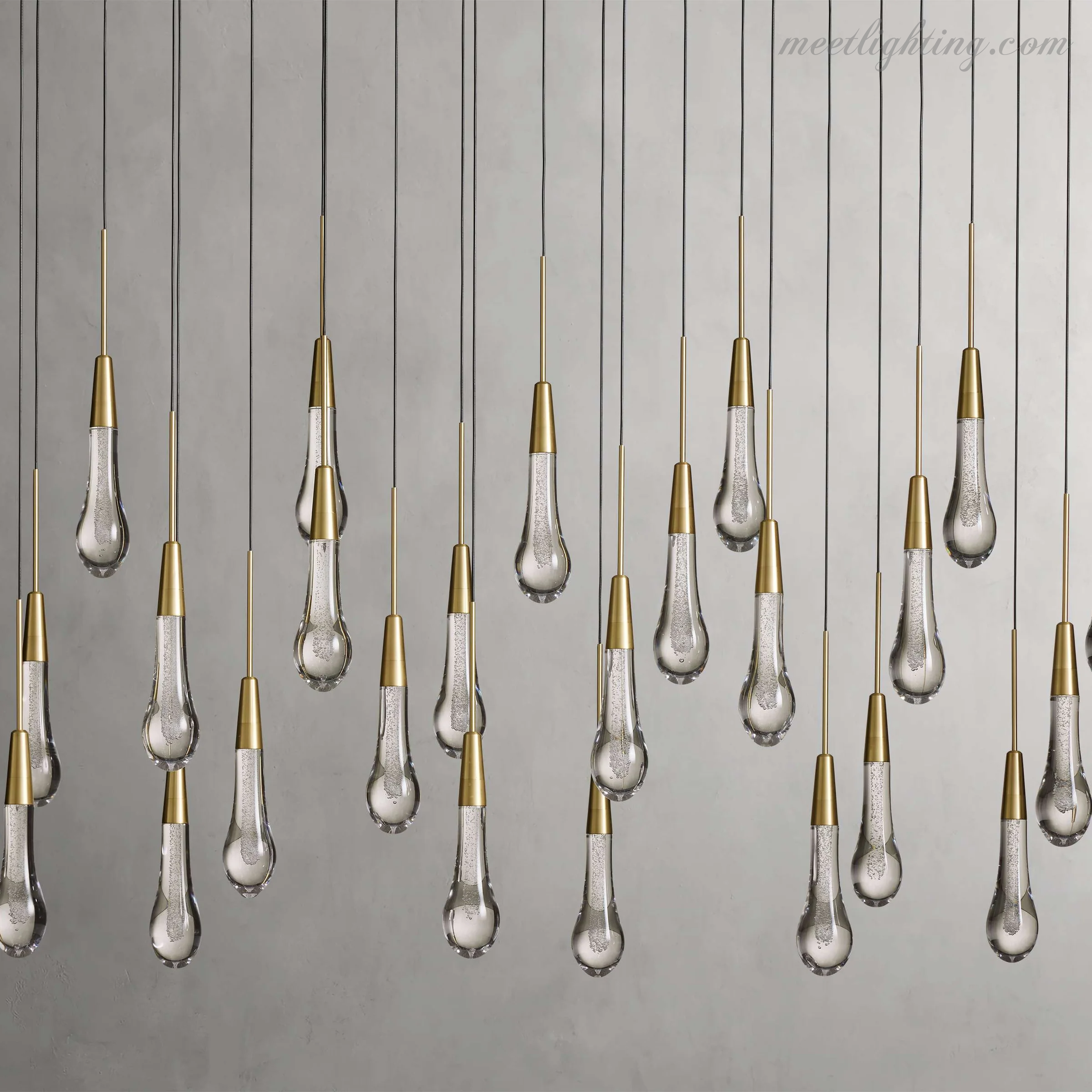 Lustre linéaire avec lampes LED réglables adapté à la salle à manger et à la cuisine en verre fabriqué à la main au design moderne | Sansoti
