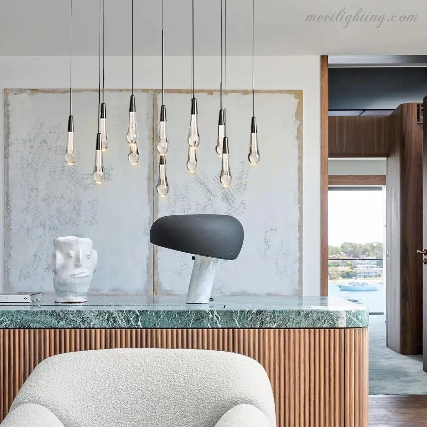 Lustre linéaire avec lampes LED réglables adapté à la salle à manger et à la cuisine en verre fabriqué à la main au design moderne | Sansoti