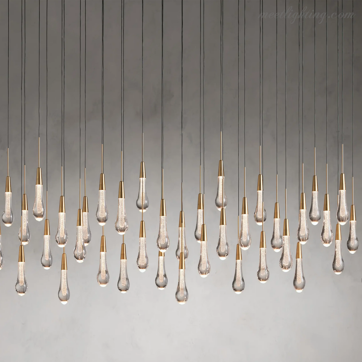 Lustre linéaire avec lampes LED réglables adapté à la salle à manger et à la cuisine en verre fabriqué à la main au design moderne | Sansoti