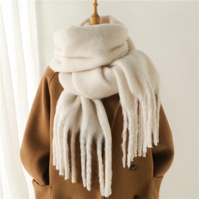 Winterschal aus Viskose und Polyester 240x38cm mit großen Quasten, warmes Winteraccessoire, Umhang für Damen, 6 Farben | Sansoti