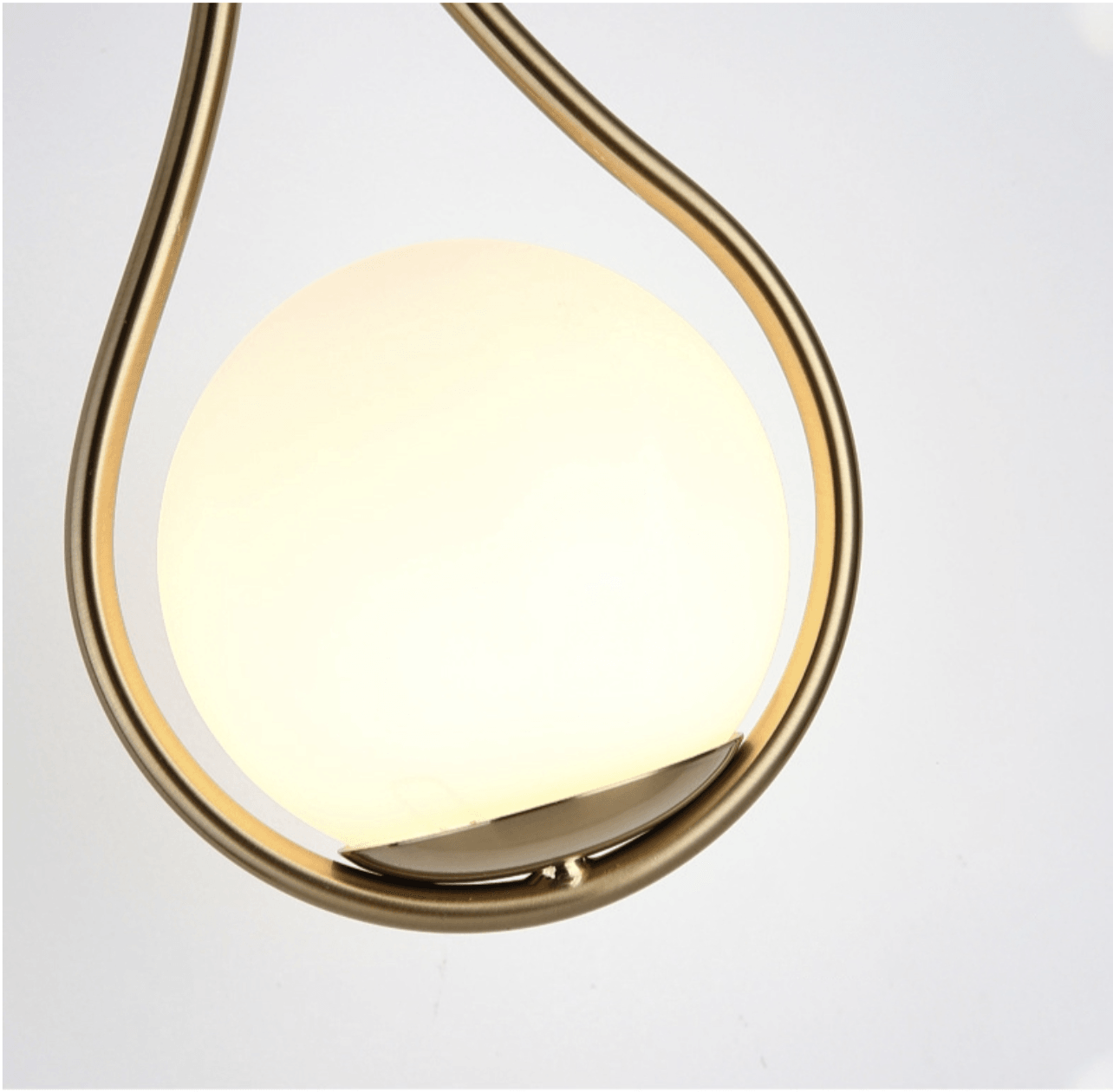 Moderne Scandinavische Wandlamp met Metalen Afwerking | Sansoti