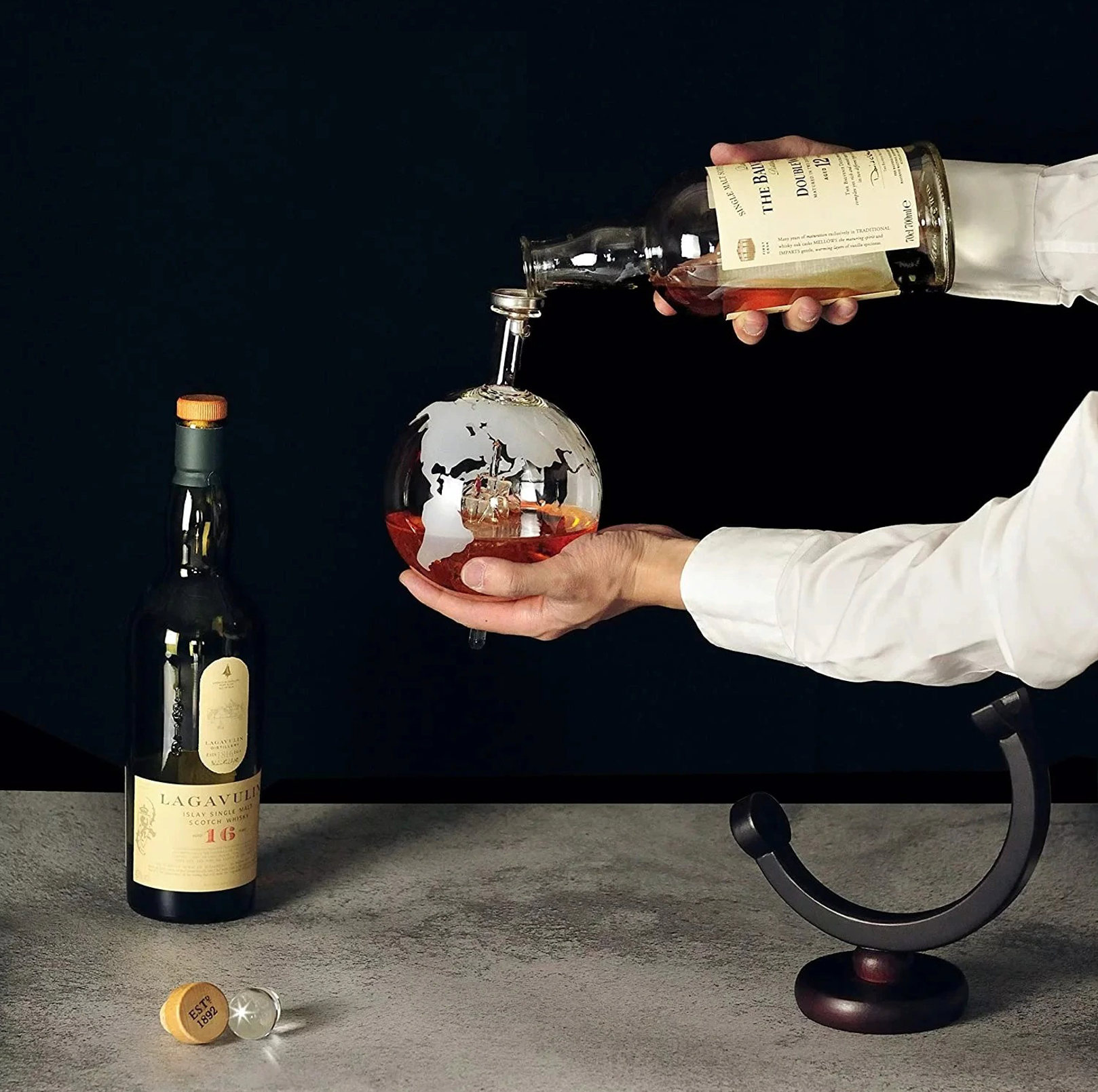 Glazen Wereldbol Karaf 250ml Goudkleurig met Zeilschip Whisky Decanteerkaraf Decoratief voor Woonkamer Kasten Dranken Opslag Geschenkidee voor Globetrotters Reizigers | Sansoti