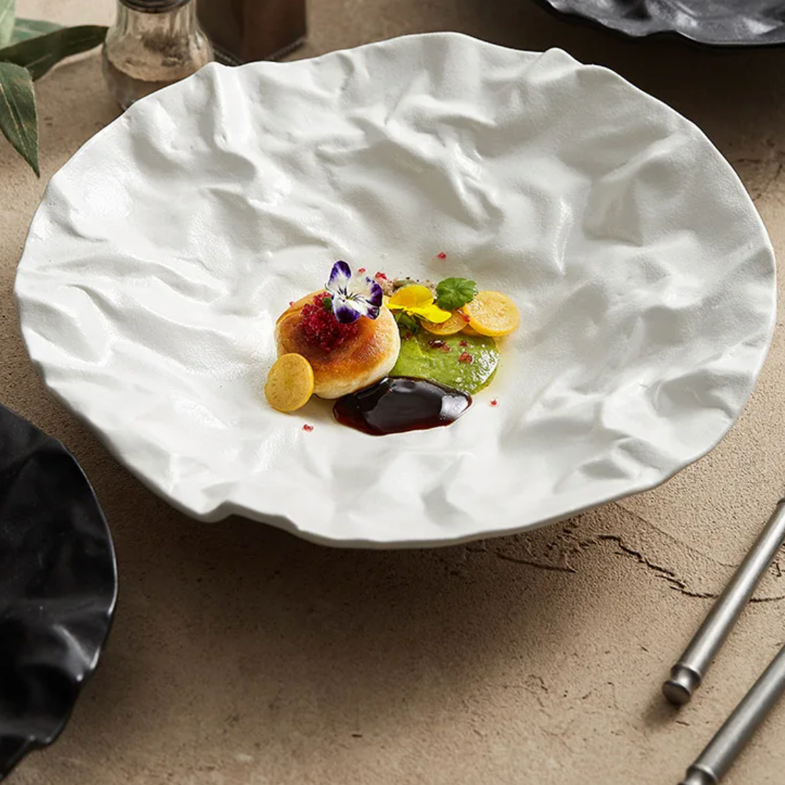 Keramische Schaal met Getijdenrimpel Effect Wit Zwart Coastal Servies 23cm 28cm | Sansoti