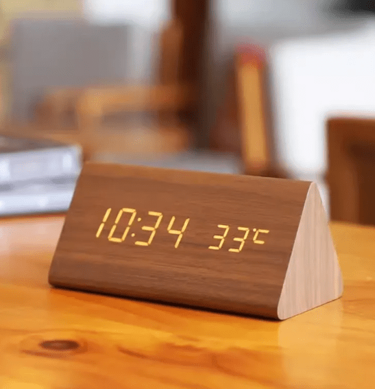Réveil en Bois LED avec Activation Vocale & Design Minimaliste – Restfield
