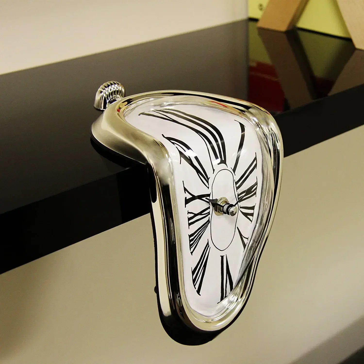 Smeltende Klok Salvador Dali Stijl 18x12x15cm Kunststof Aluminium Surrealistisch Decoratief Uurwerk Plank Tafel Woonkamer Cadeau | Sansoti