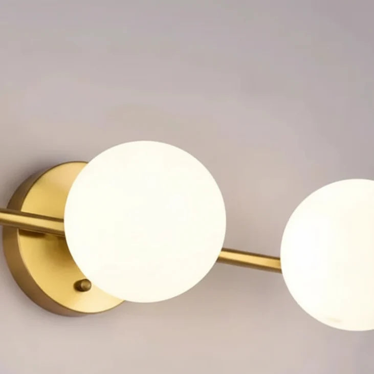 Wandlampe mit Glaskugel, Metall, Gold, Schwarz, warmes Licht, Schlafzimmer, Flur, Wohnzimmer, skandinavisches Design, stimmungsvolle Beleuchtung | Sansoti