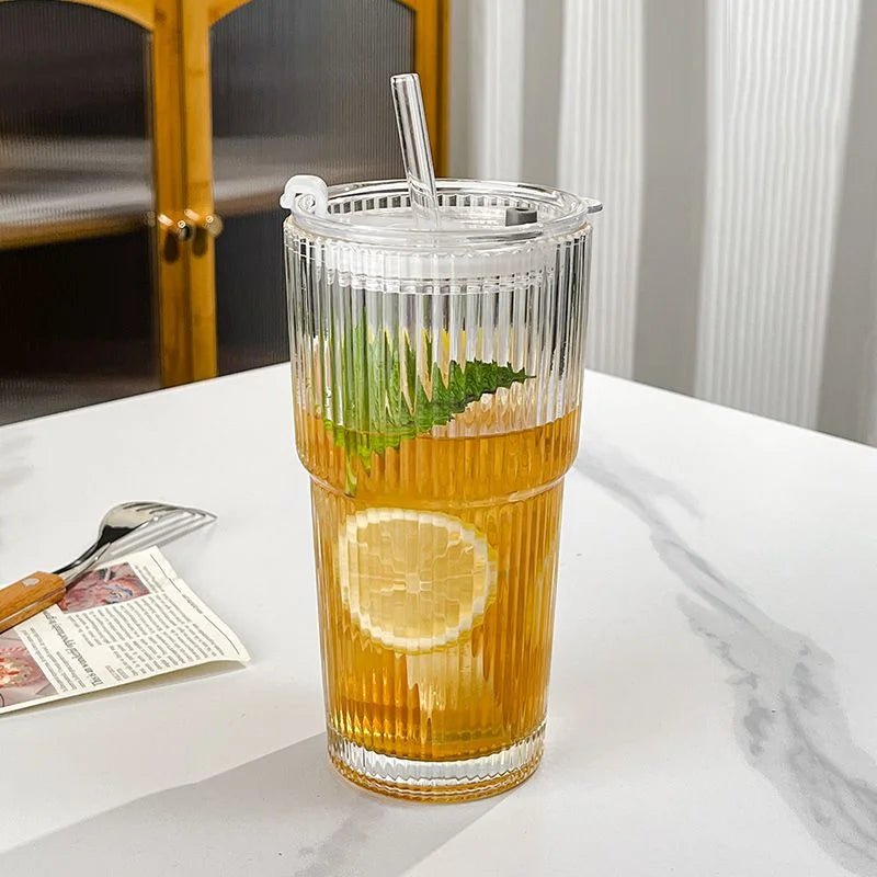 Geribbelde To-Go Beker met Rietje - Borosilicaatglas - Herbruikbare Drinkbeker voor Koffie & Thee - Warmteisolerend met Deksel - Draagbare Reisbeker voor Onderweg | Sansoti