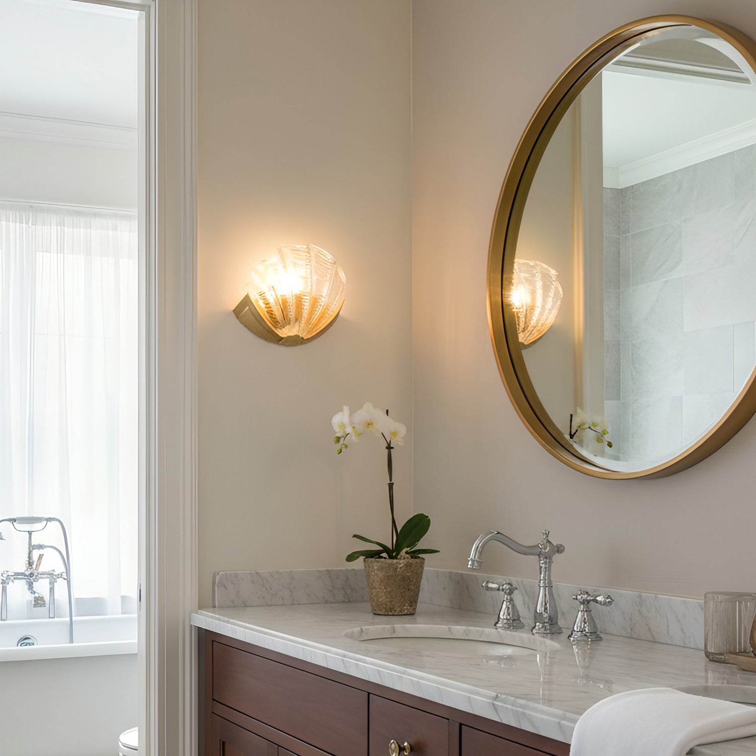 Glazen Wandlamp Schelp Design Messing & Glas Luxe Afwerking voor Gang en Slaapkamer | Sansoti
