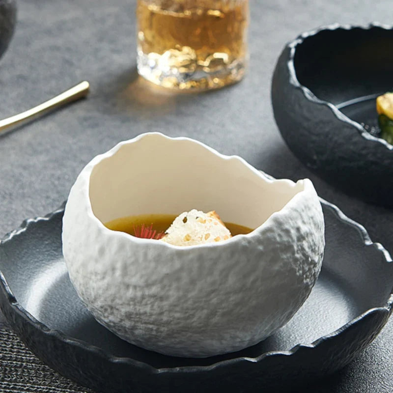 Sculptural Serveerkom van Porselein voor Desserts en Hapjes in Modern Minimalistisch Design | Sansoti