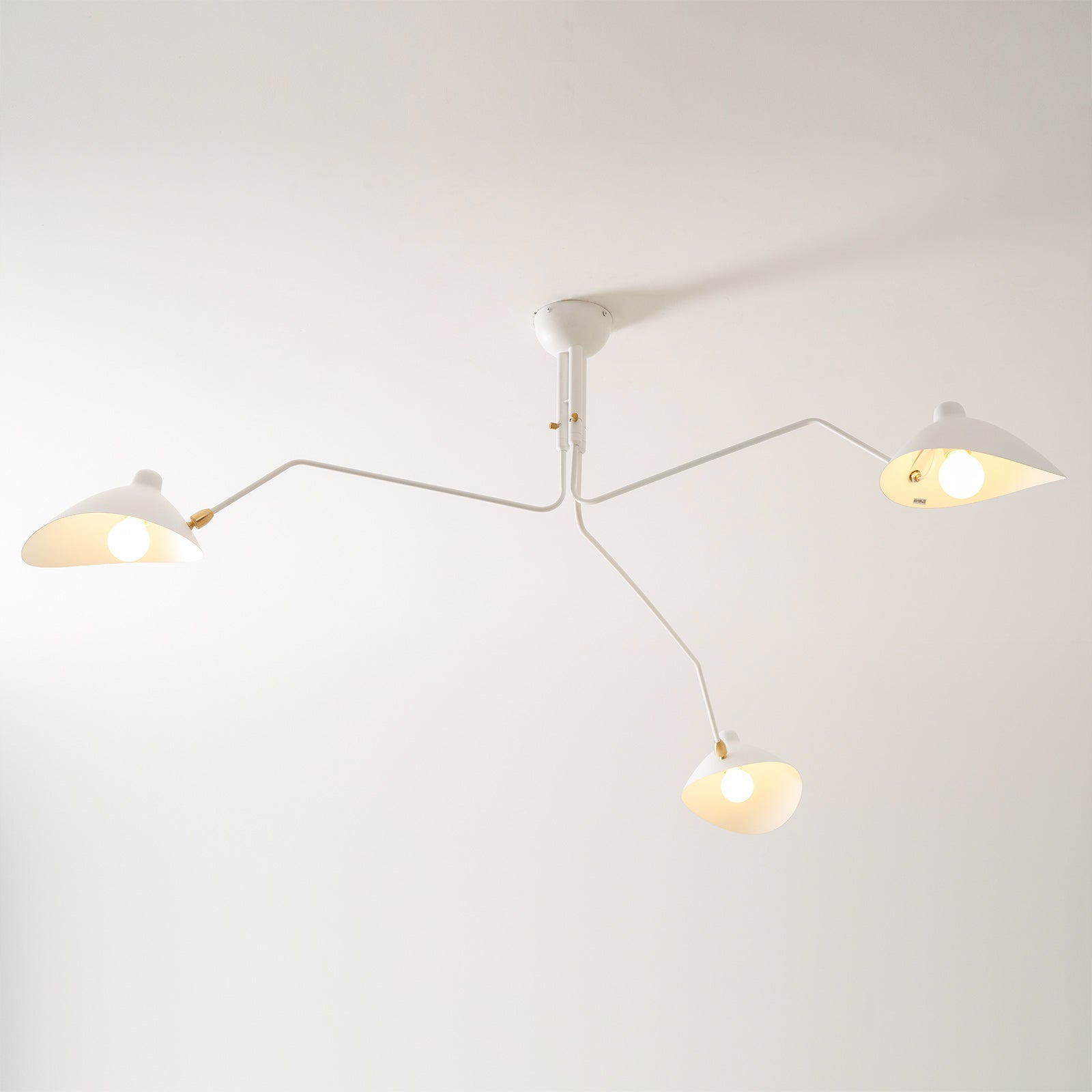Verstelbare Spinlamp Multi-Arm Plafondlamp Industriële Design Messing Details Zwart Wit Scandinavisch Modern | Sansoti